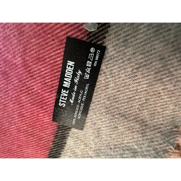 STEVE MADDEN Striped Scarf Italy Pink Gray Fringe 10.75"x 68" Cozy‎ Valentine - Picture 4 of 4